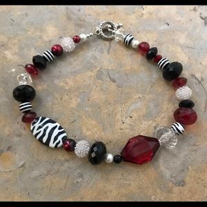 Unsigned Designer Woman’s Chunky Beaded Necklace 17.5”